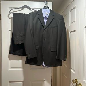 Men's Black Vivaldi WoolSuit  Olive 36R. Great condition.